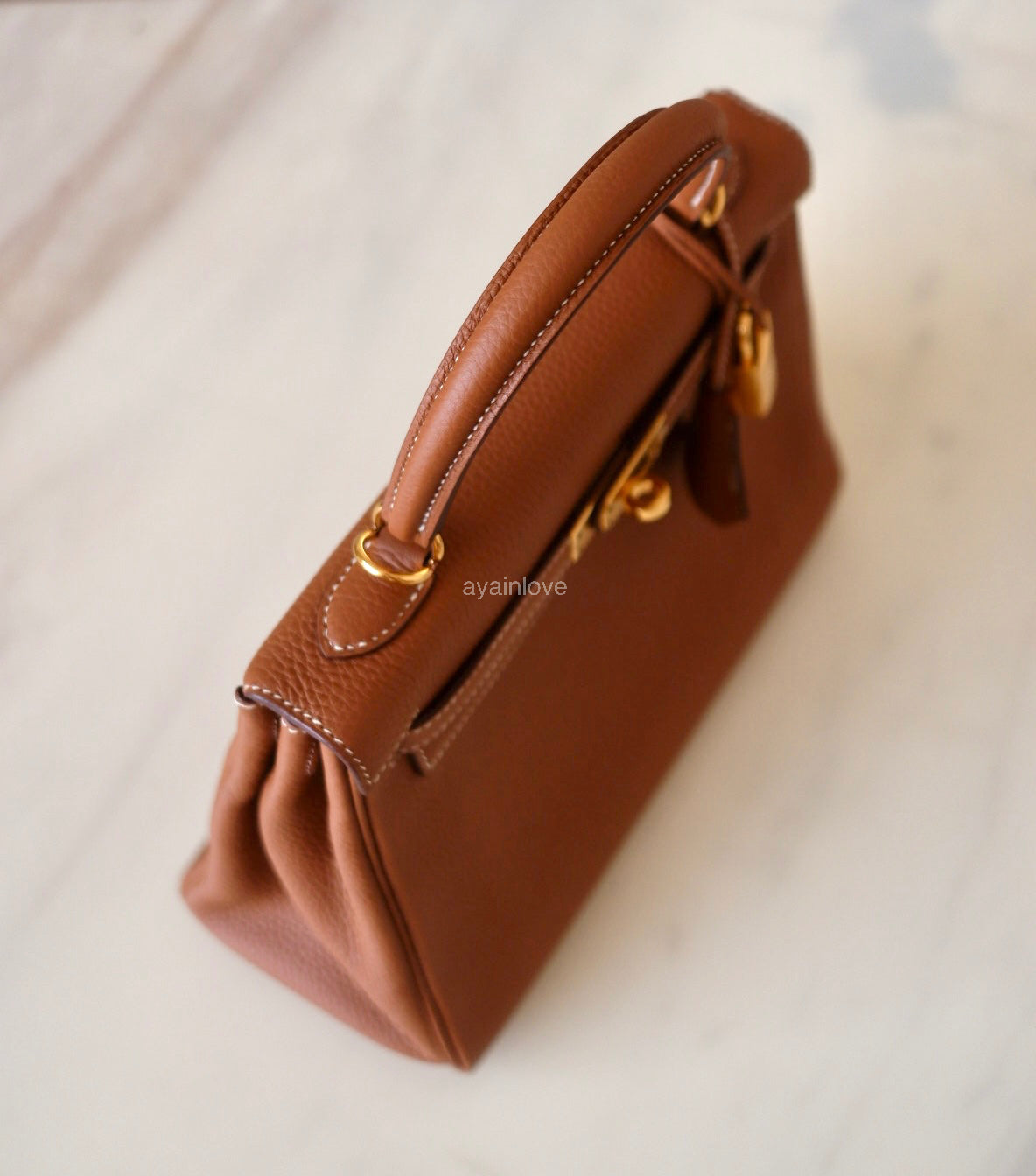 HERMES Kelly 25 Gold Togo Retourne Gold Hardware D Stamp