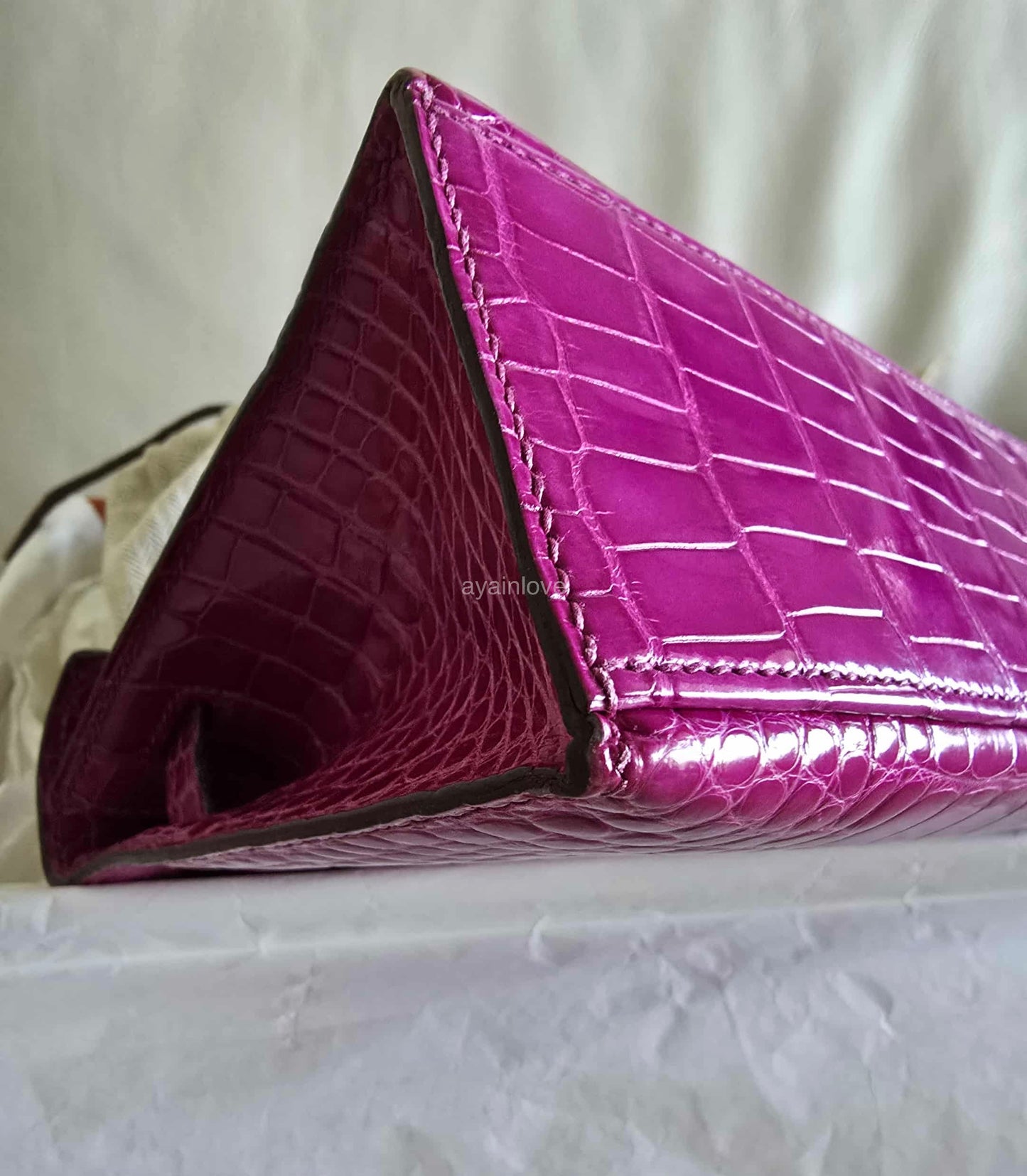 HERMES Kelly Pochette Rose Scheherazade Shiny Alligator Gold Hardware C Stamp