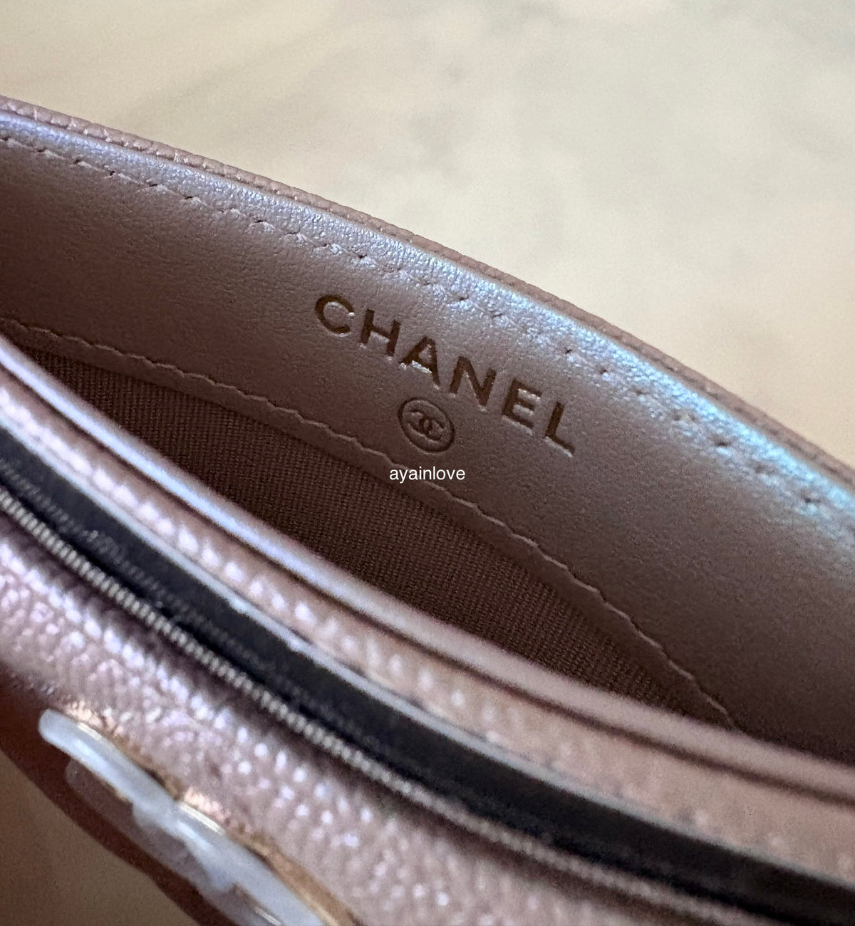 CHANEL 19S Iridescent Beige Oversized Pearly CC Flat Card Holder