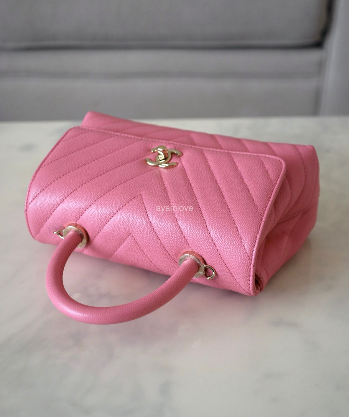 CHANEL Pink Caviar Chevron Small Coco Handle 24 cm Light Gold Hardware