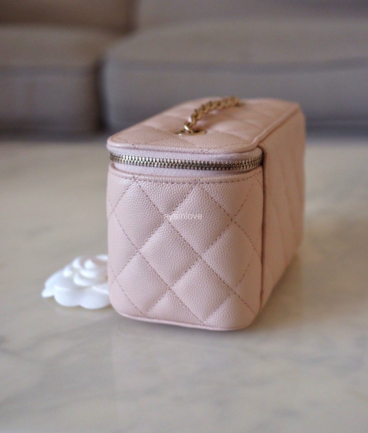 CHANEL 22C Light Beige Caviar Rectangular Vanity On Chain Light Gold Hardware