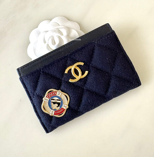 CHANEL 18A Charming Navy Blue/Burgundy Wool/Calfskin Flat Card Holder Oversized CC Gold Hardware
