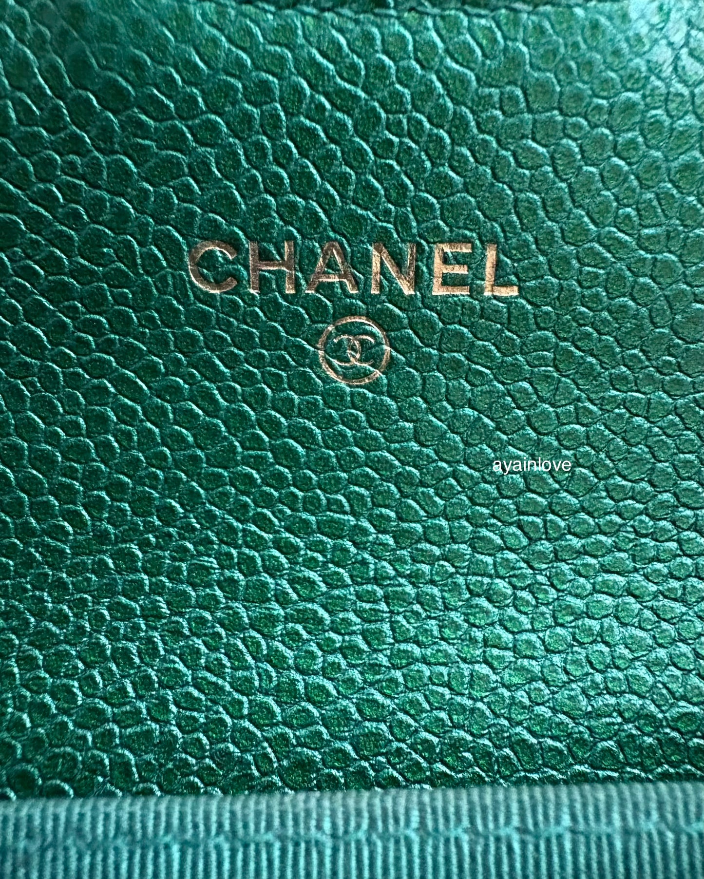CHANEL 18S Iridescent Emerald Green Caviar XL Snap Card Holder Light Gold Hardware