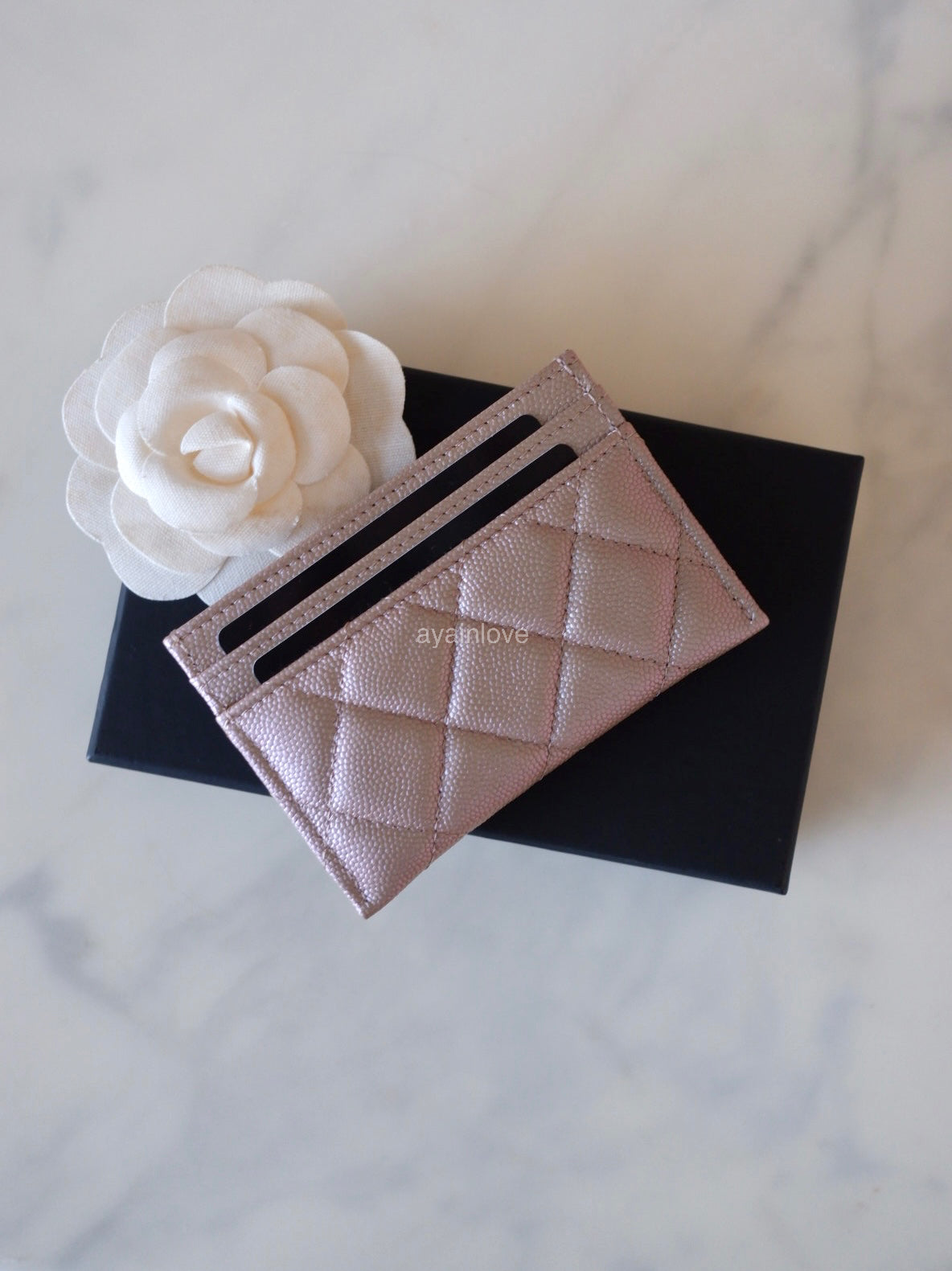 CHANEL 19S Iridescent Beige Oversized Pearly CC Flat Card Holder