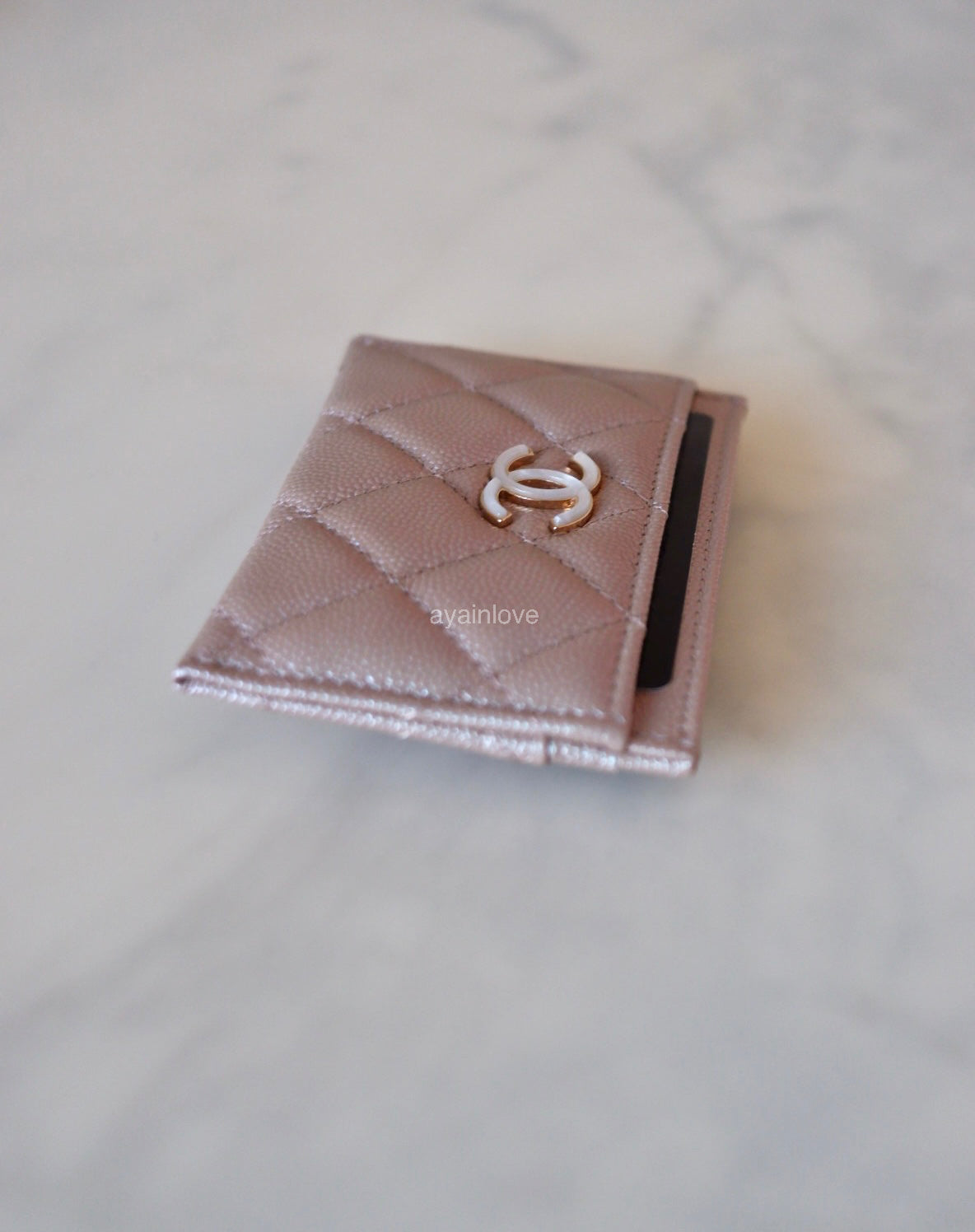 CHANEL 19S Iridescent Beige Oversized Pearly CC Flat Card Holder