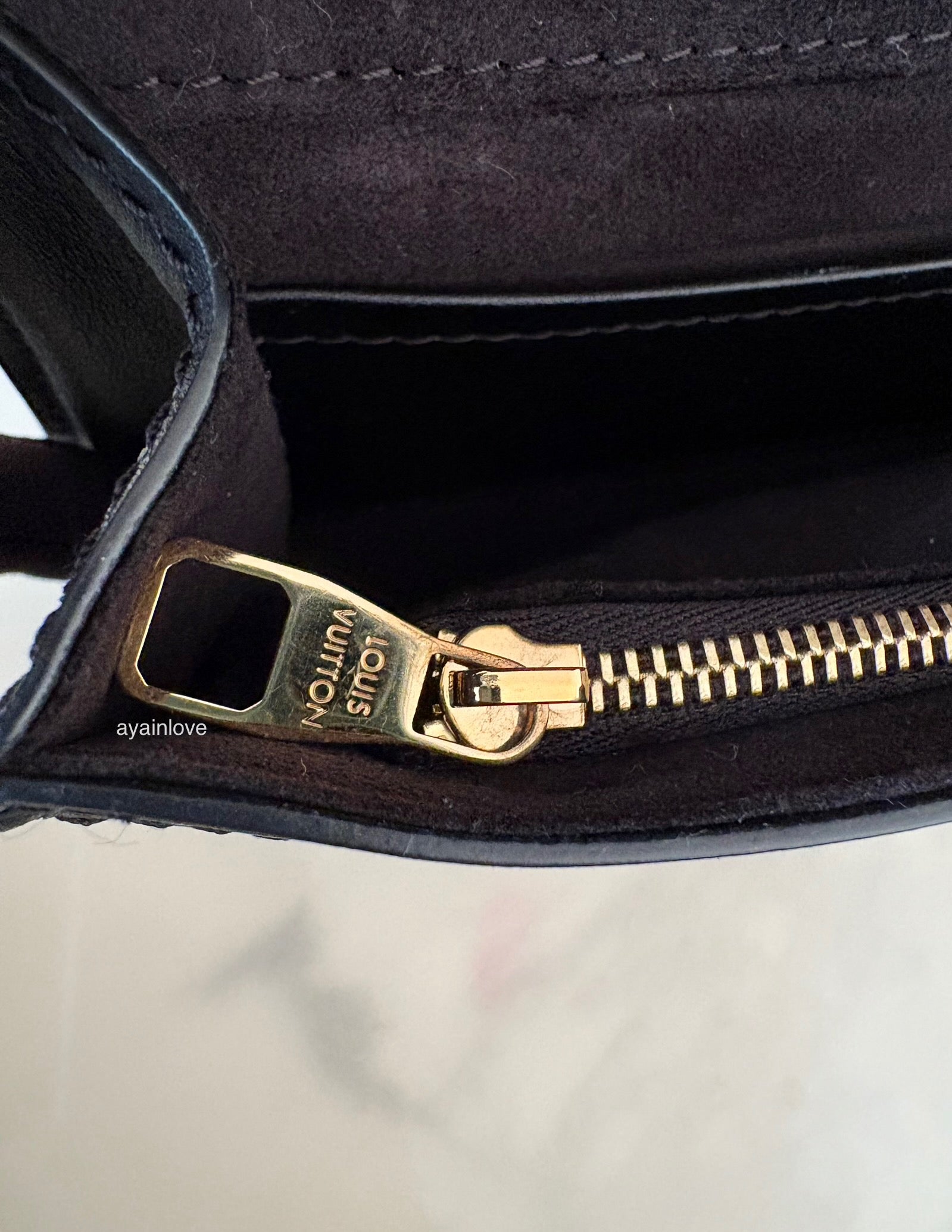 【紐なし・金具はずれ】LOUIS VUITTON LOUIS VUITTON Black Calfskin Louise Pochette Clutch GM Bag