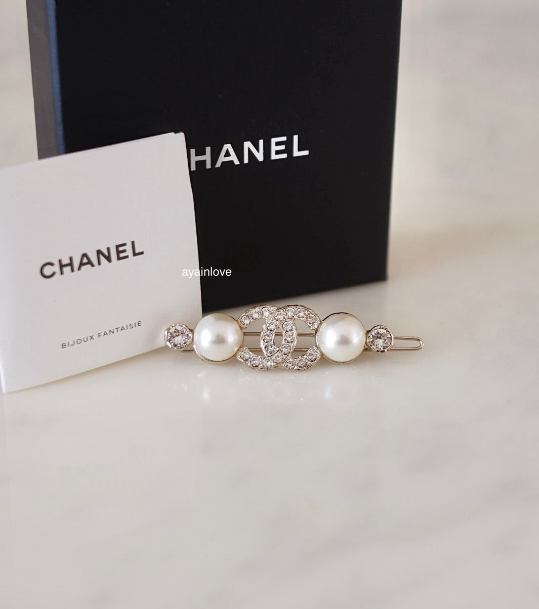 CHANEL 21A Hair Clip Pin Brooch Crystal Pearl CC Light Gold Hardware