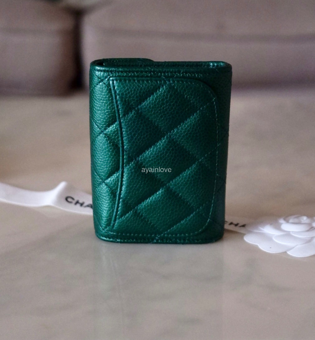 CHANEL 18S Iridescent Emerald Green Caviar XL Snap Card Holder Light Gold Hardware
