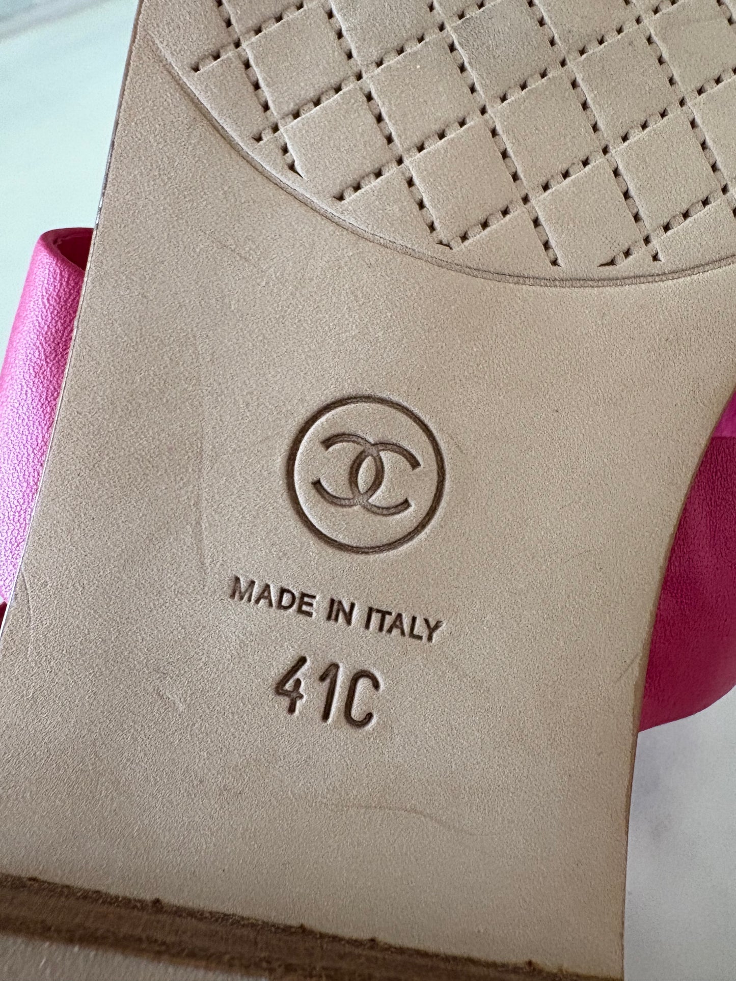 CHANEL 20C Fuchsia Pink Chain Lambskin Sandals CC Gold Hardware Size 41