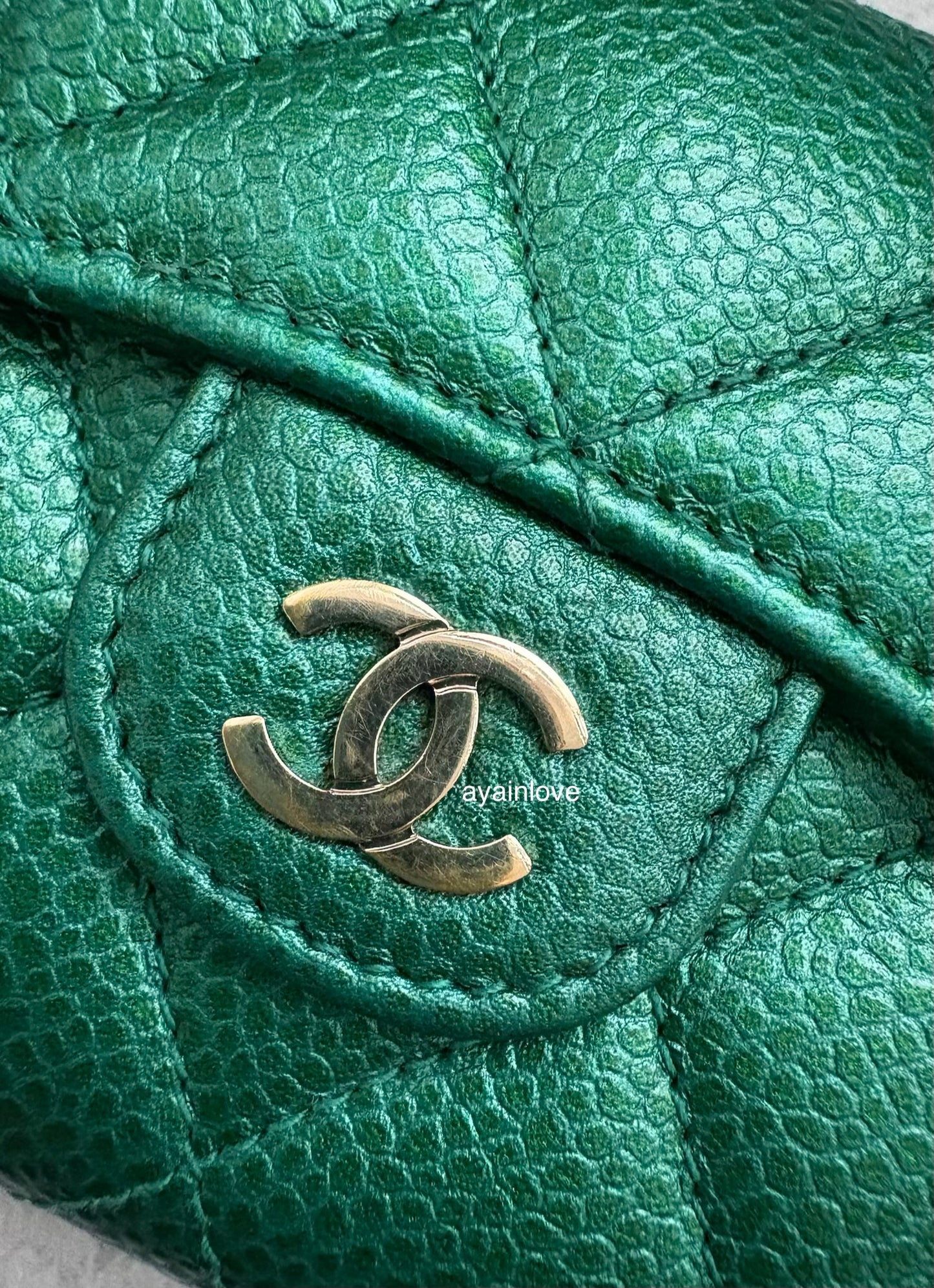 CHANEL 18S Iridescent Emerald Green Caviar XL Snap Card Holder Light Gold Hardware
