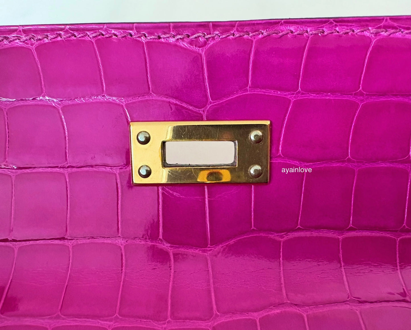 HERMES Kelly Pochette Rose Scheherazade Shiny Alligator Gold Hardware C Stamp