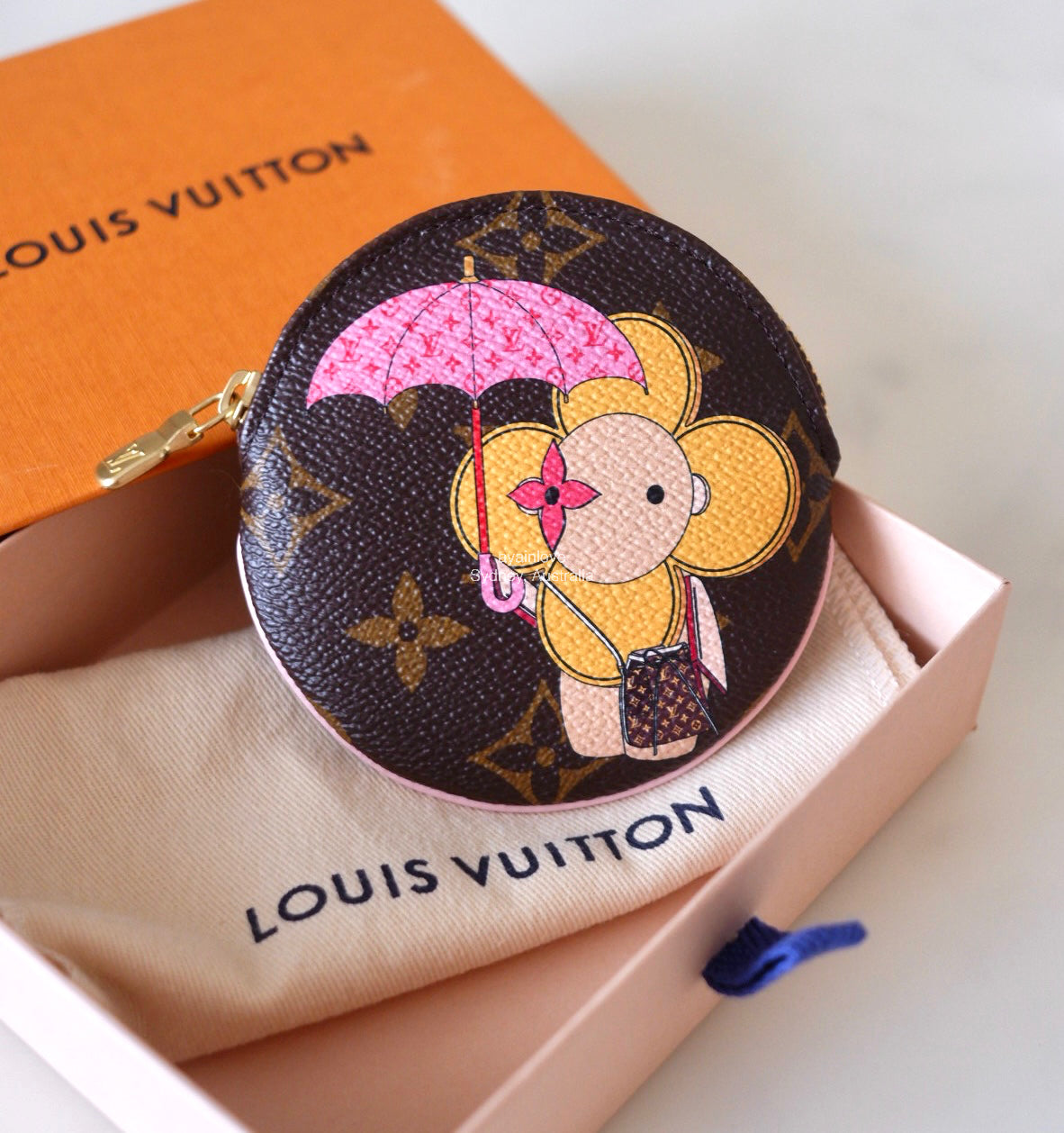 LV LOUIS VUITTON Animation Holiday 2019 Japan Limited Round Coin Purse Vivienne Gold Hardware
