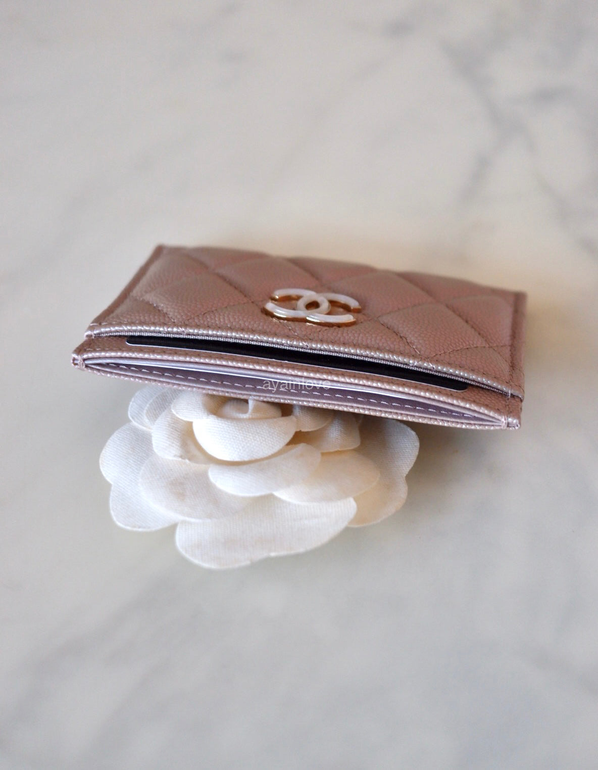 CHANEL 19S Iridescent Beige Oversized Pearly CC Flat Card Holder