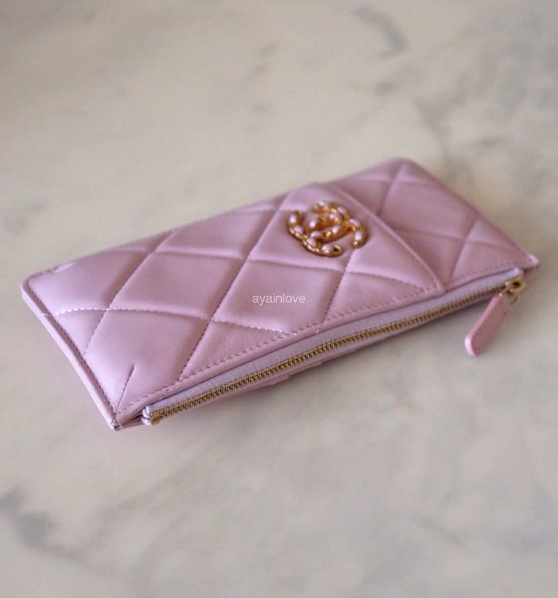 CHANEL 21S Pink Lilac Rose Clair 19 Phone Pouch Card Holder Gold Hardware