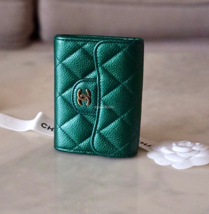 CHANEL 18S Iridescent Emerald Green Caviar XL Snap Card Holder Light Gold Hardware