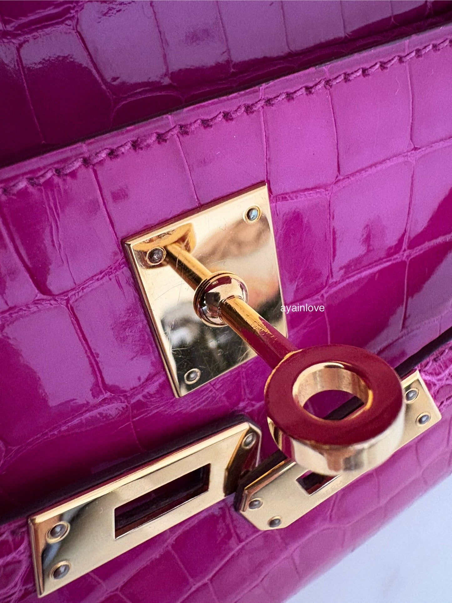 HERMES Kelly Pochette Rose Scheherazade Shiny Alligator Gold Hardware C Stamp