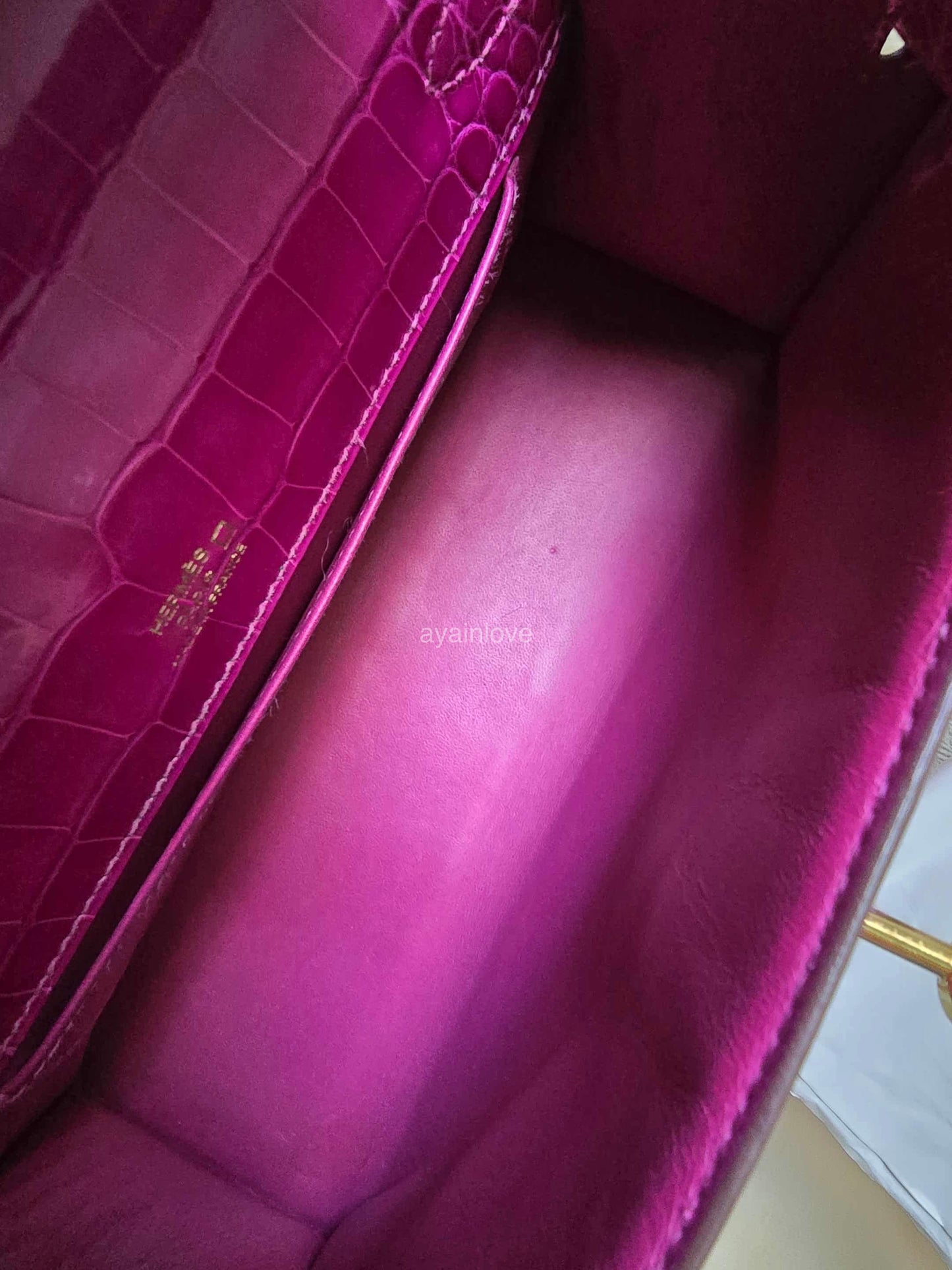 HERMES Kelly Pochette Rose Scheherazade Shiny Alligator Gold Hardware C Stamp