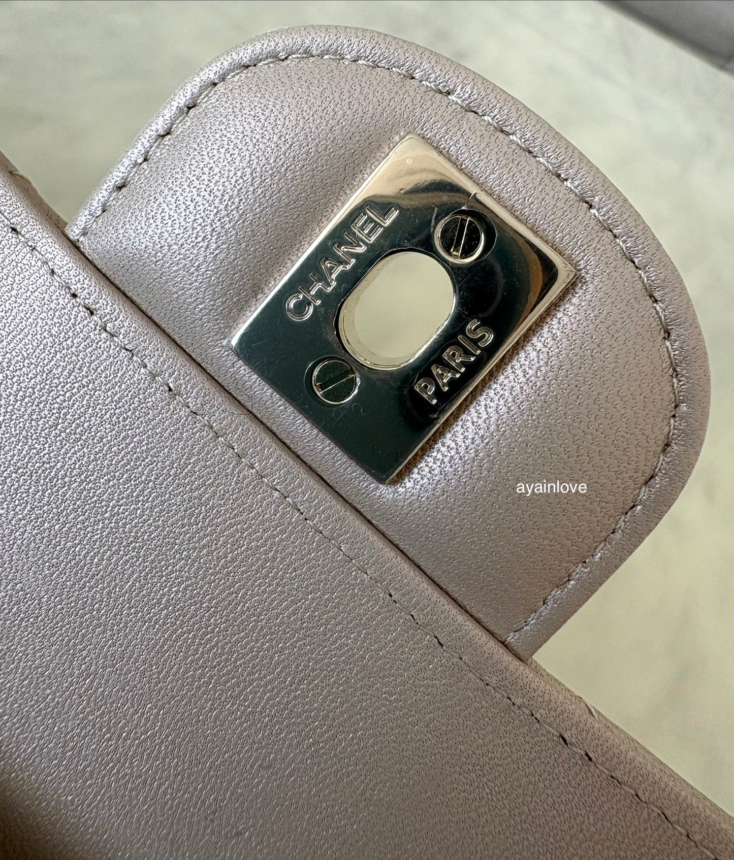 CHANEL 19S Iridescent Beige Lambskin Medium/Large Classic Flap Light Gold Hardware