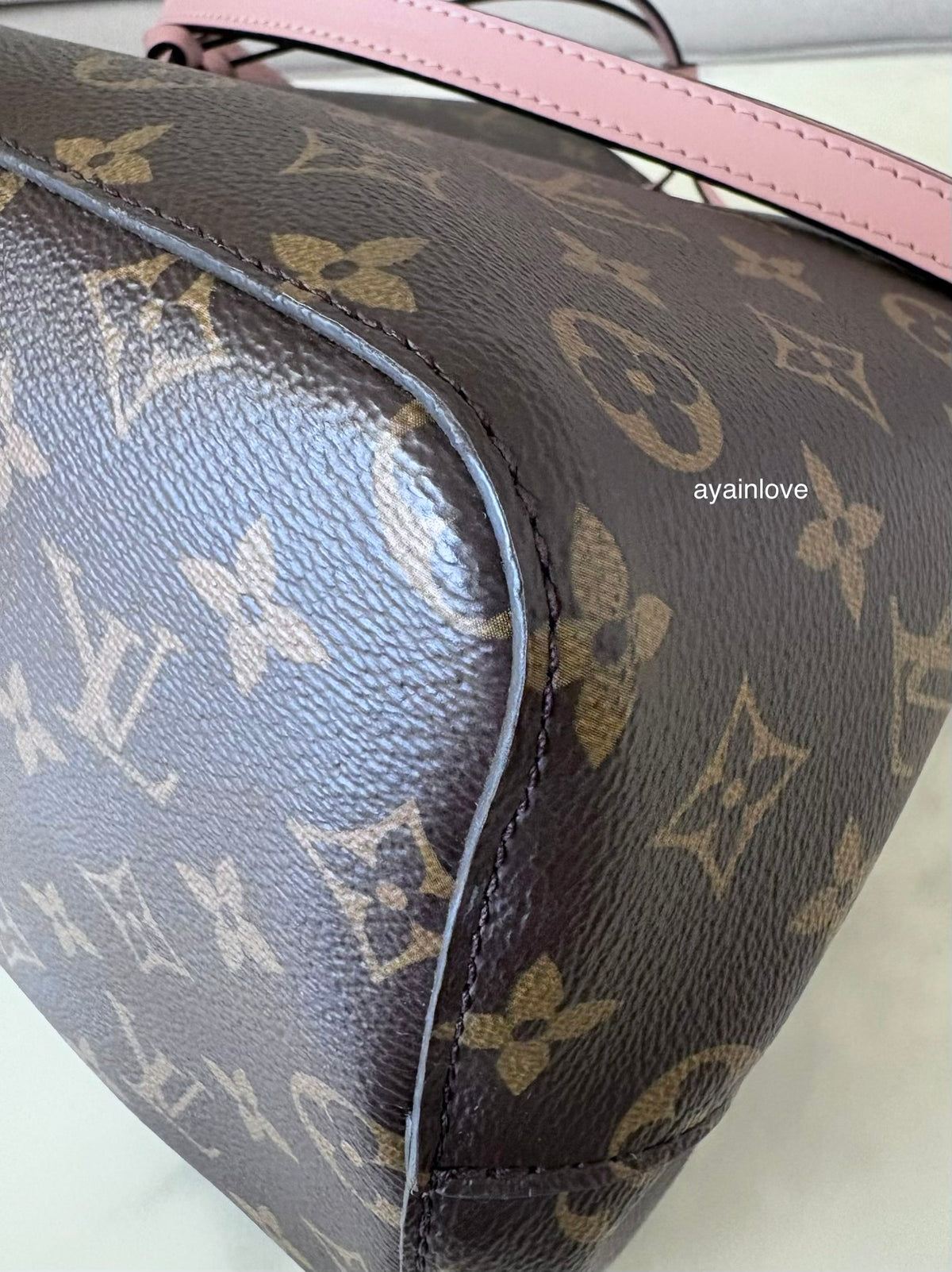 LOUIS VUITTON LV NeoNoe MM Pink Monogram Bucket Bag Gold Hardware