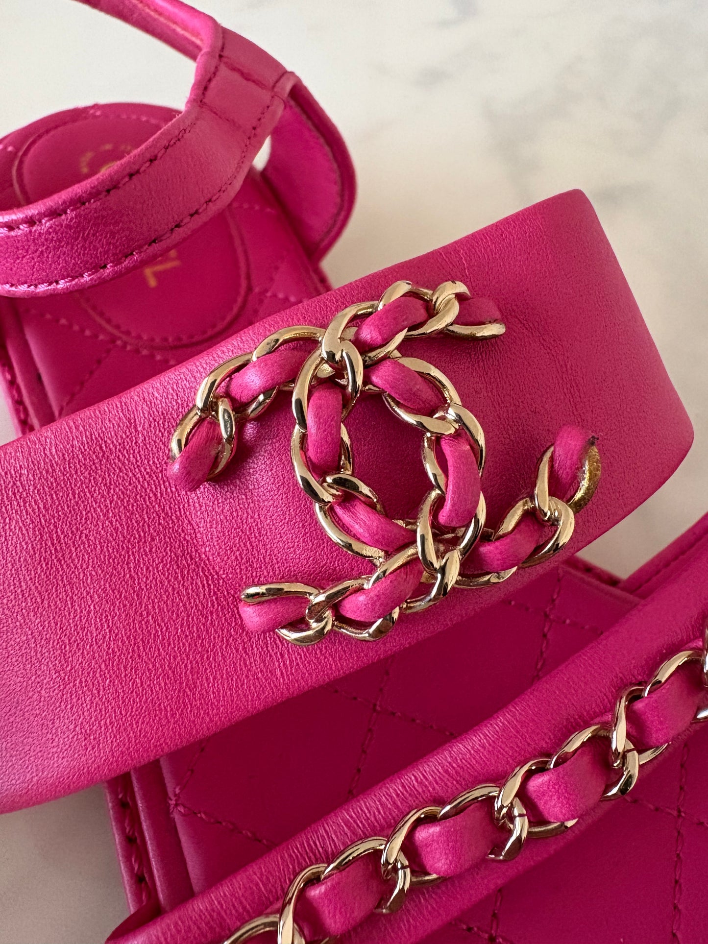 CHANEL 20C Fuchsia Pink Chain Lambskin Sandals CC Gold Hardware Size 41
