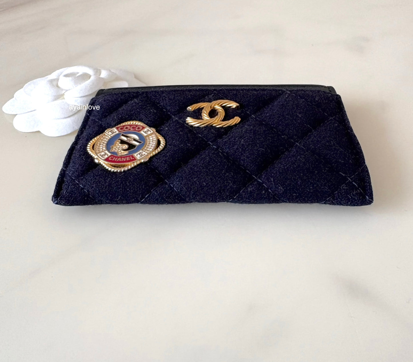 CHANEL 18A Charming Navy Blue/Burgundy Wool/Calfskin Flat Card Holder Oversized CC Gold Hardware