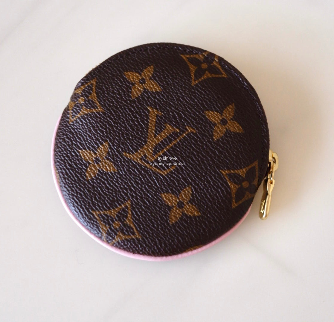 LV LOUIS VUITTON Animation Holiday 2019 Japan Limited Round Coin Purse Vivienne Gold Hardware