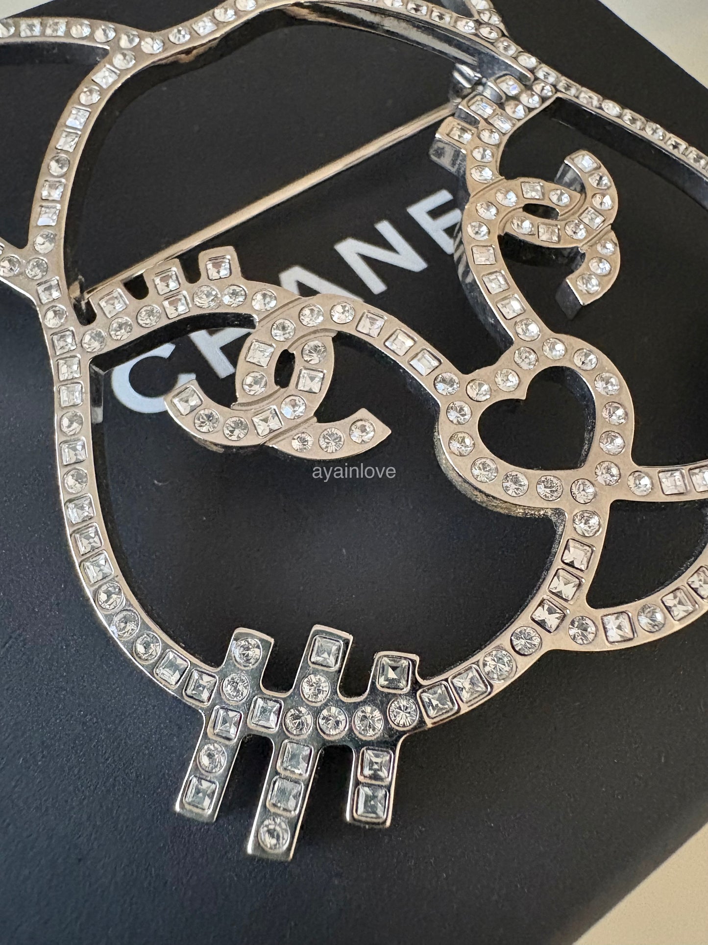 CHANEL 16K Cat Choupette Crystal Large Brooch