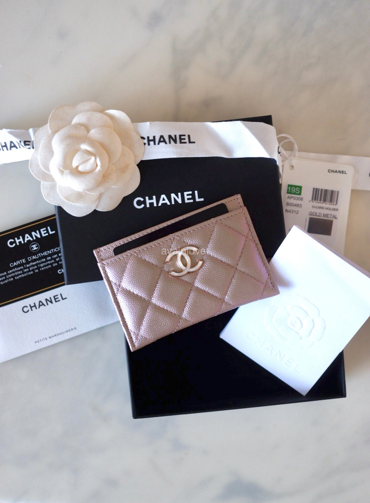 CHANEL 19S Iridescent Beige Oversized Pearly CC Flat Card Holder