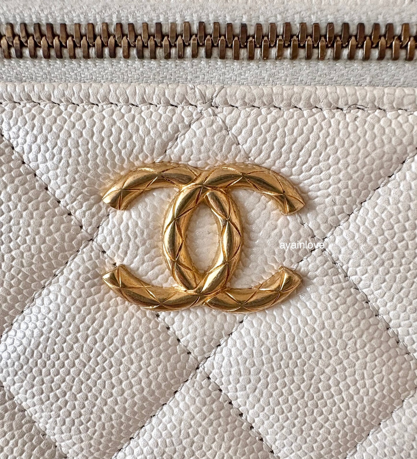 CHANEL Iridescent White Caviar Rectangular Vanity on Adjustable Chain Strap Oversized CC Gold Hardware