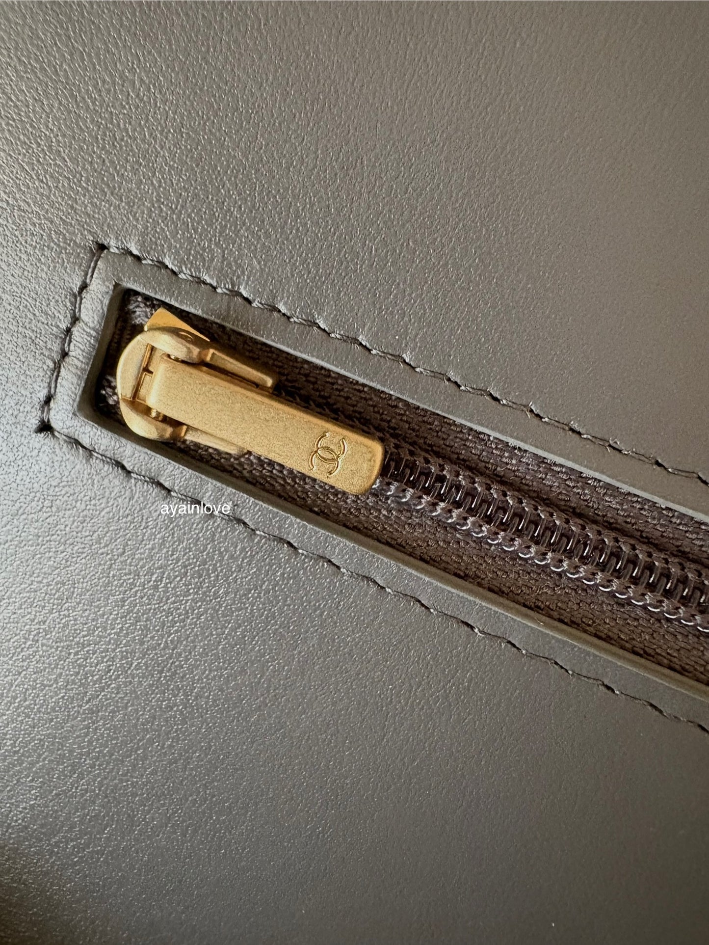 CHANEL 23K Dark Grey Caviar Camellia CC Wallet On Chain *Microchipped* Brushed Gold Hardware