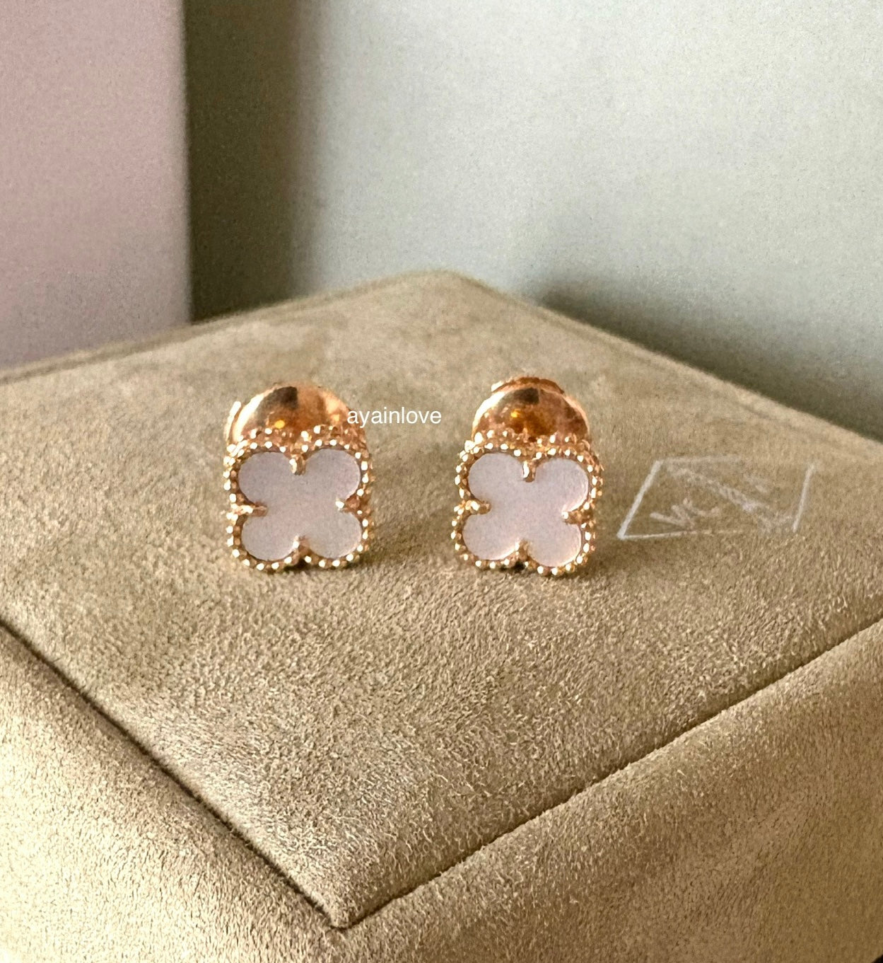 VAN CLEEF ARPELS VCA 18KT Yellow Gold MOP Mother of Pearl Sweet Alhambra Earrings