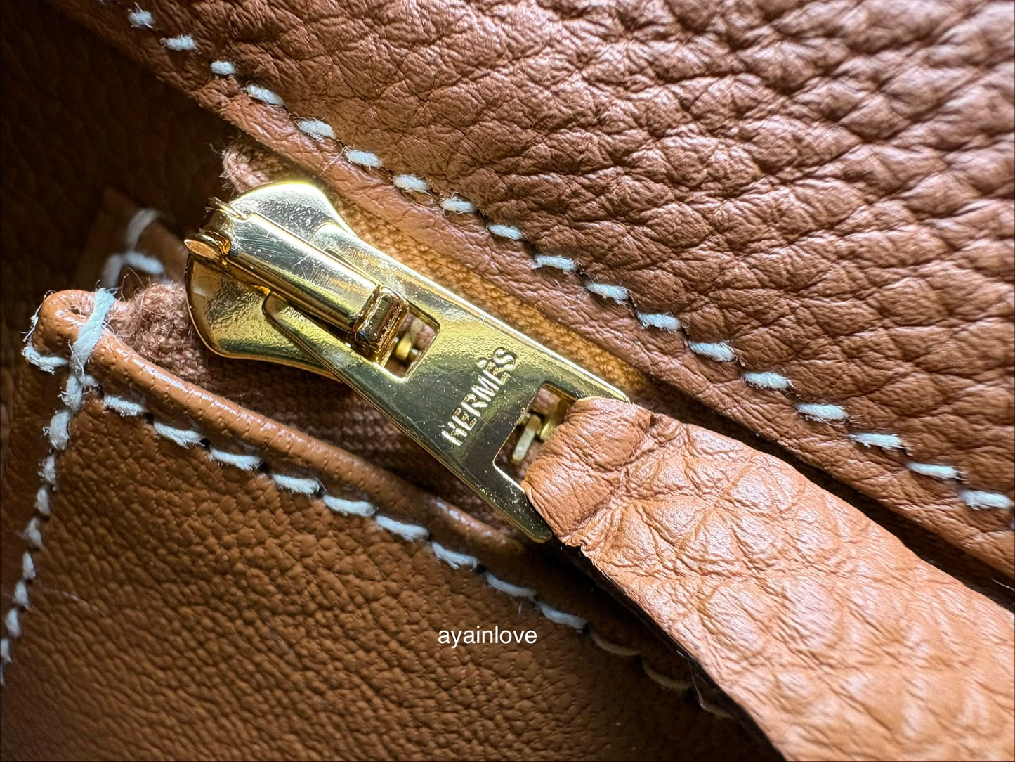 HERMES Kelly 25 Gold Togo Retourne Gold Hardware D Stamp