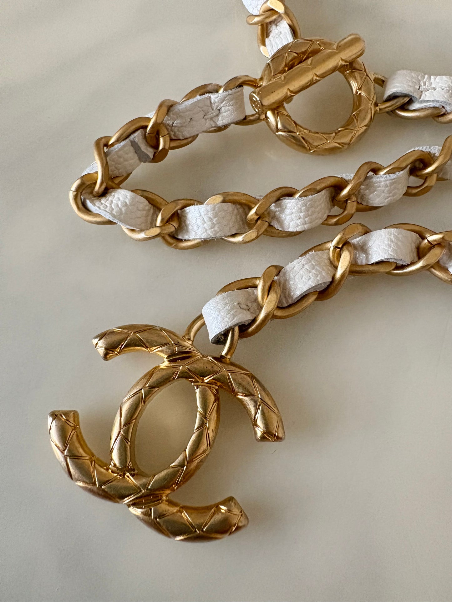 CHANEL Iridescent White Caviar Rectangular Vanity on Adjustable Chain Strap Oversized CC Gold Hardware