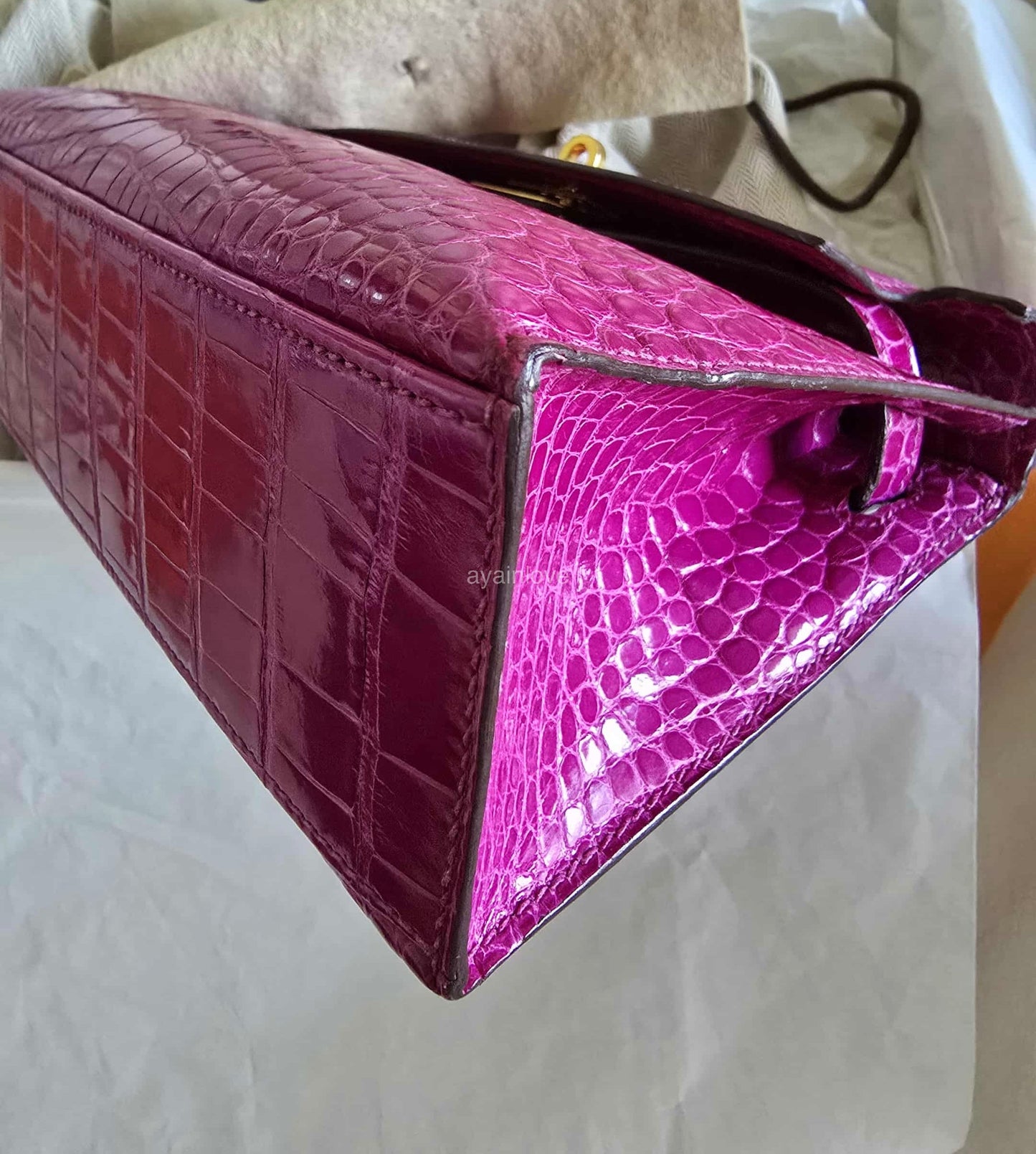 HERMES Mini Kelly Pochette Rose Scheherazade Pink Shiny Alligator Leather Gold Hardware C Stamp