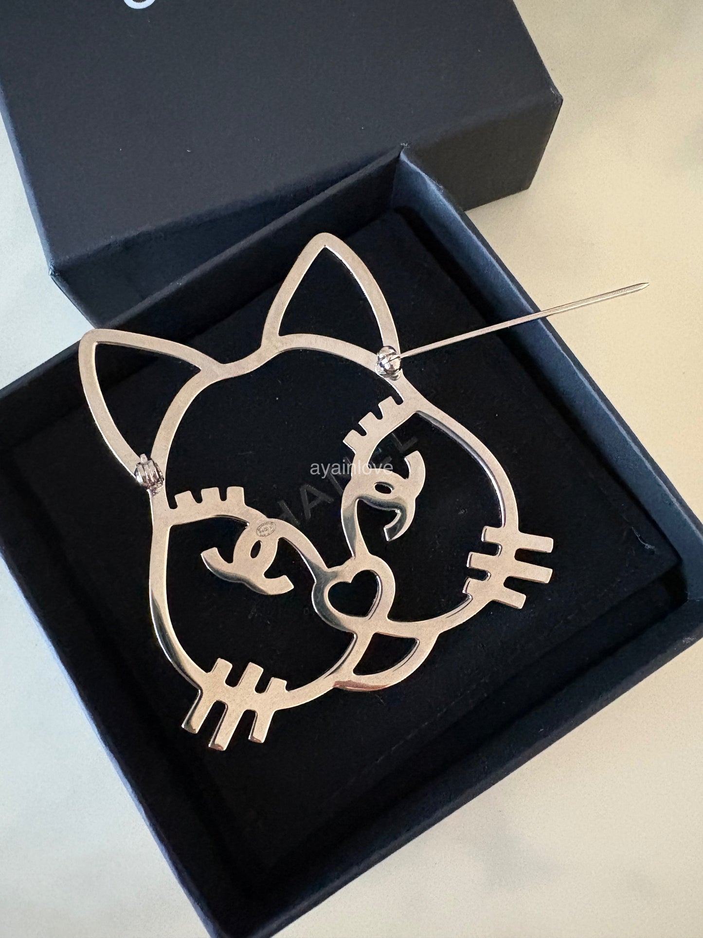 CHANEL 16K Cat Choupette Crystal Large Brooch