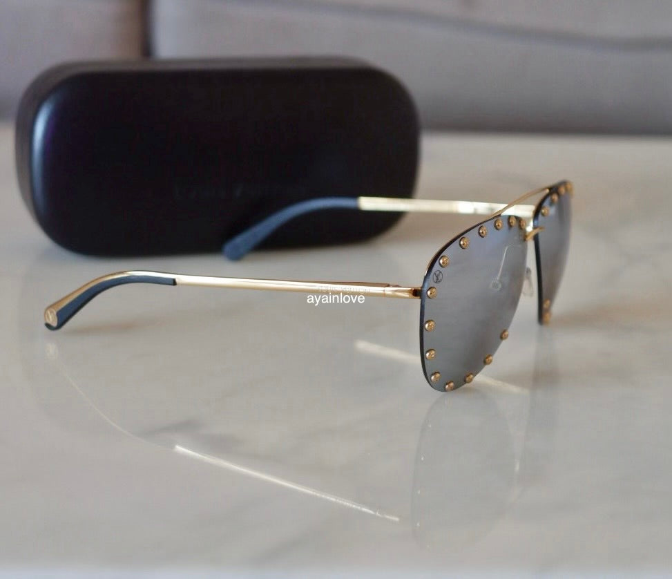 LOUIS VUITTON Gold Party Studded Mirrored Silver Lens Pilot Sunglasses Z0923U