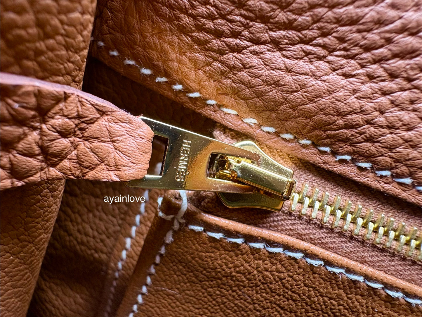 HERMES Kelly 25 Gold Togo Retourne Gold Hardware D Stamp