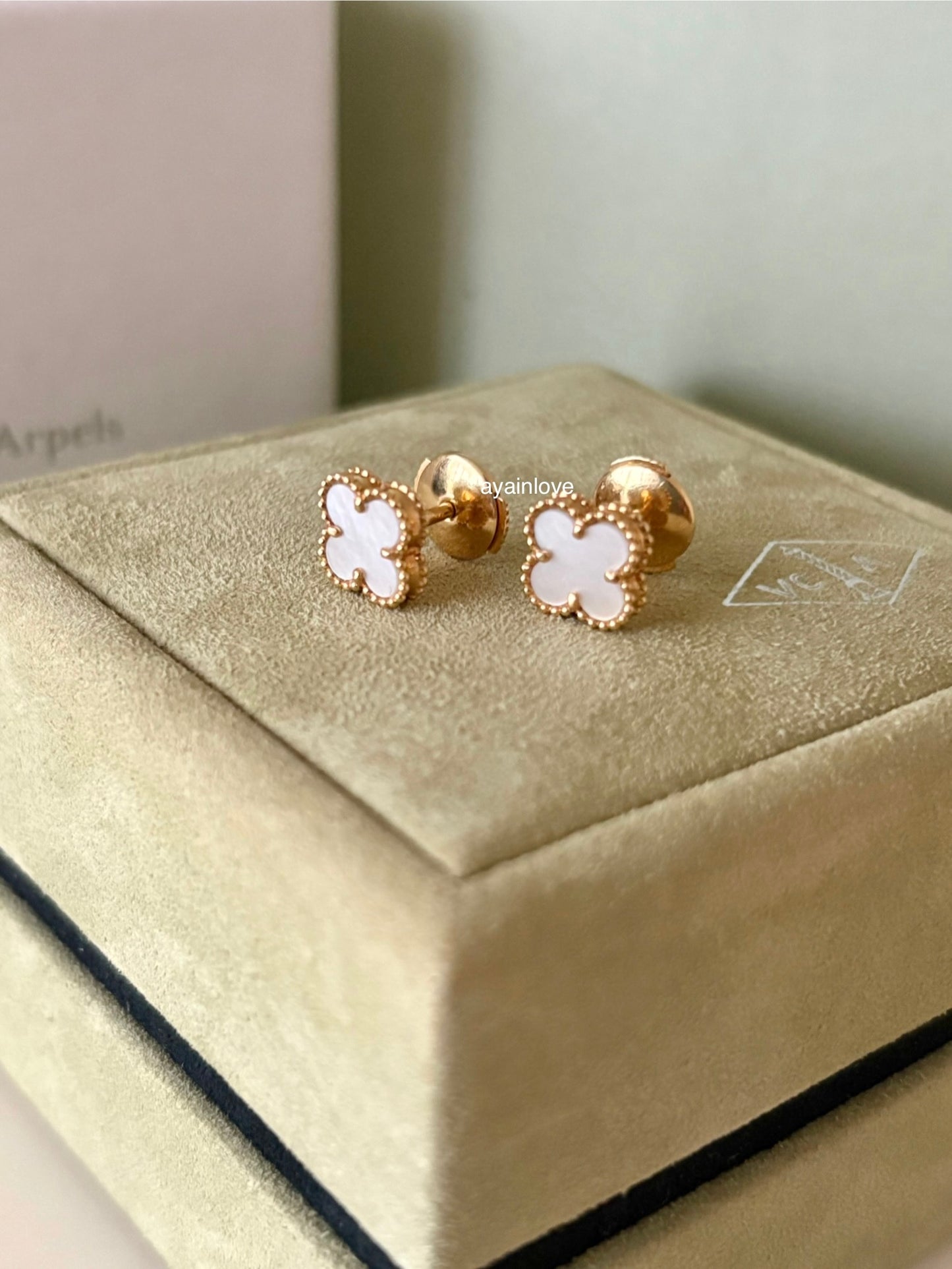 VAN CLEEF ARPELS VCA 18KT Yellow Gold MOP Mother of Pearl Sweet Alhambra Earrings