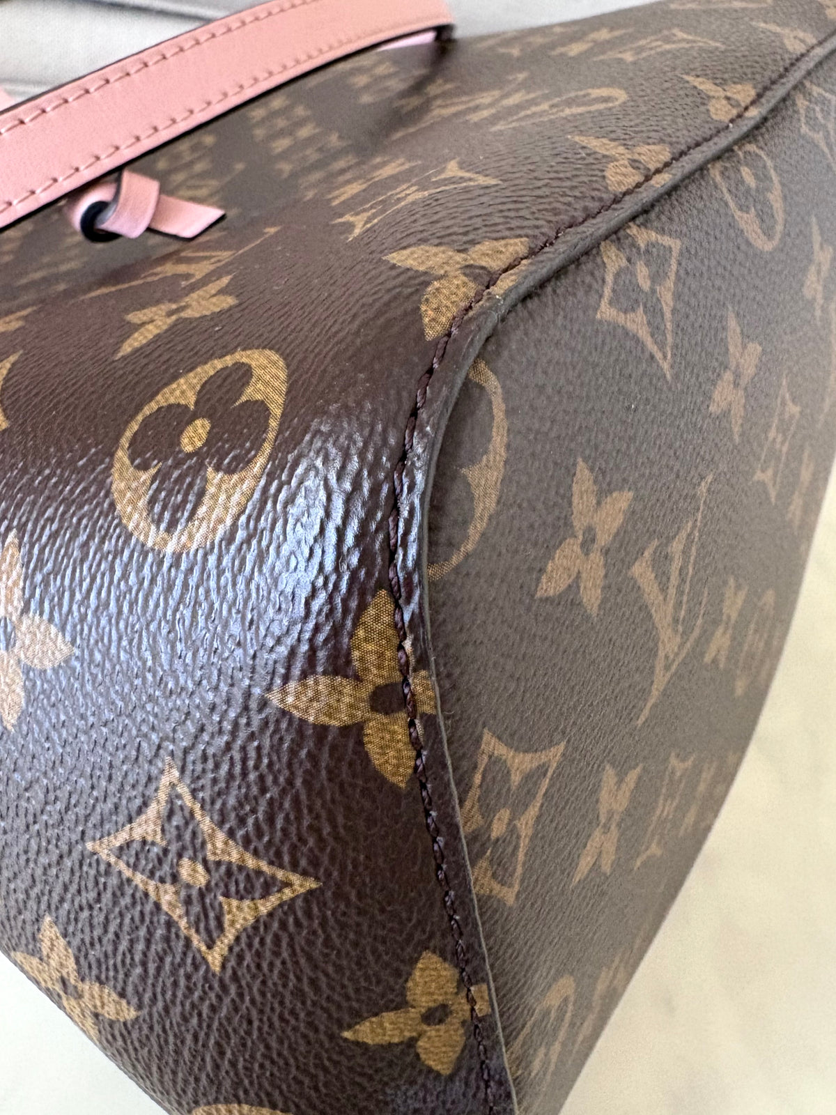 LOUIS VUITTON LV NeoNoe MM Pink Monogram Bucket Bag Gold Hardware