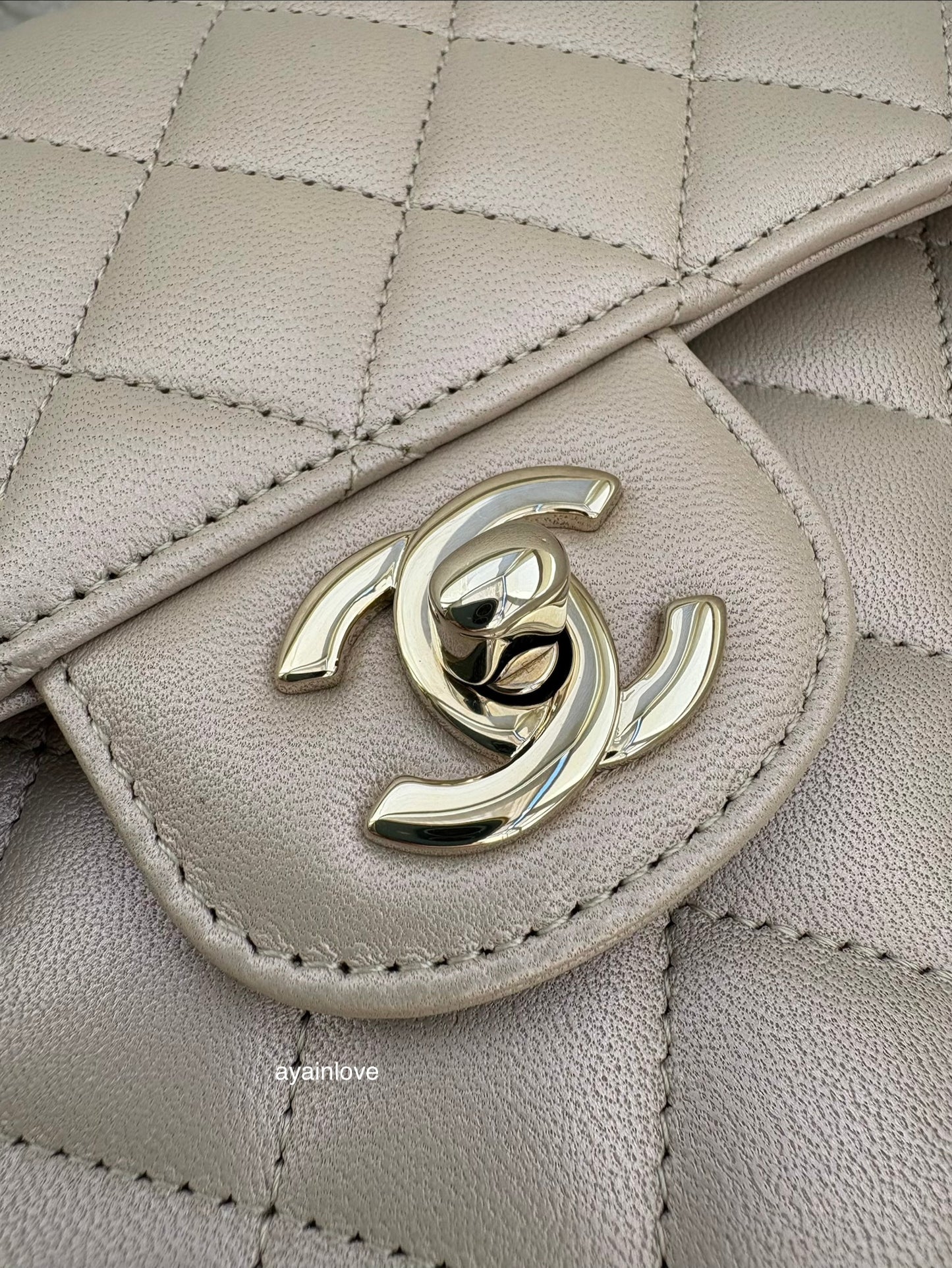 CHANEL 19S Iridescent Beige Lambskin Medium/Large Classic Flap Light Gold Hardware