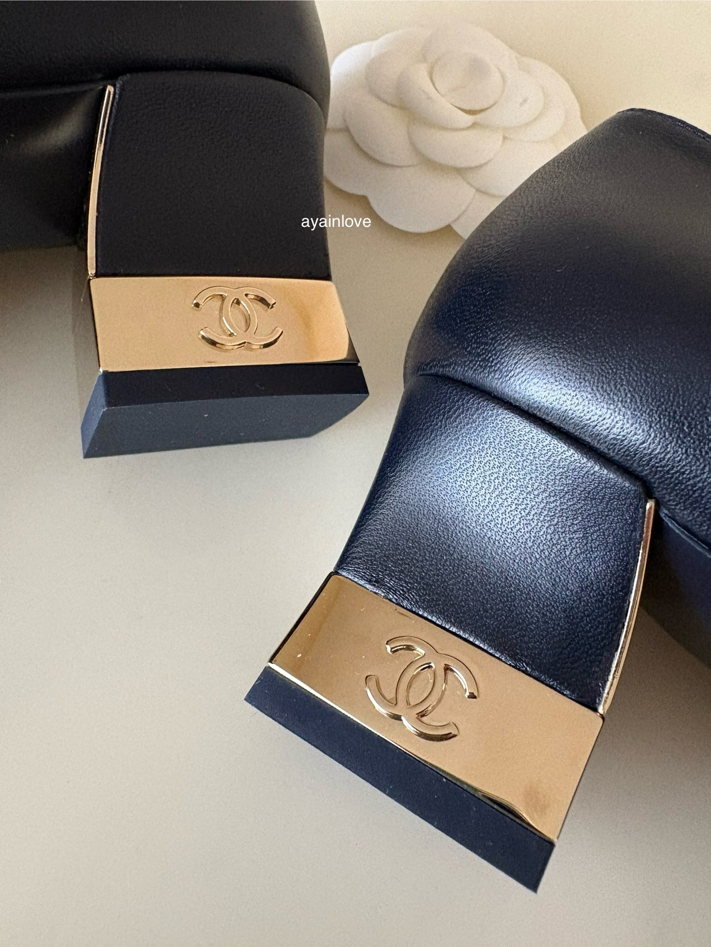 CHANEL 20A Black & Dark Navy Grosgrain Lambskin Pumps CC Heel Shoes Size 38 EU