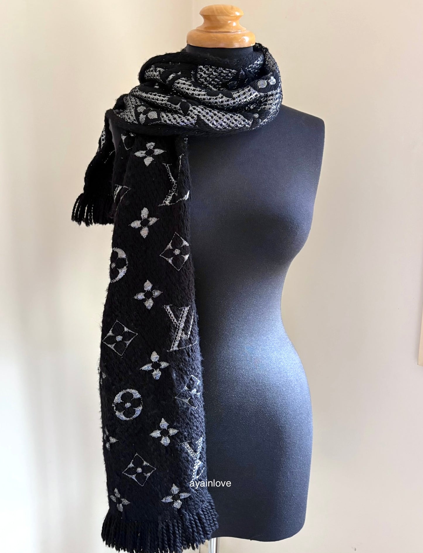 LOUIS VUITTON LV Shine Black Silver Echarpe Logomania M75833 Wool Shawl Scarf