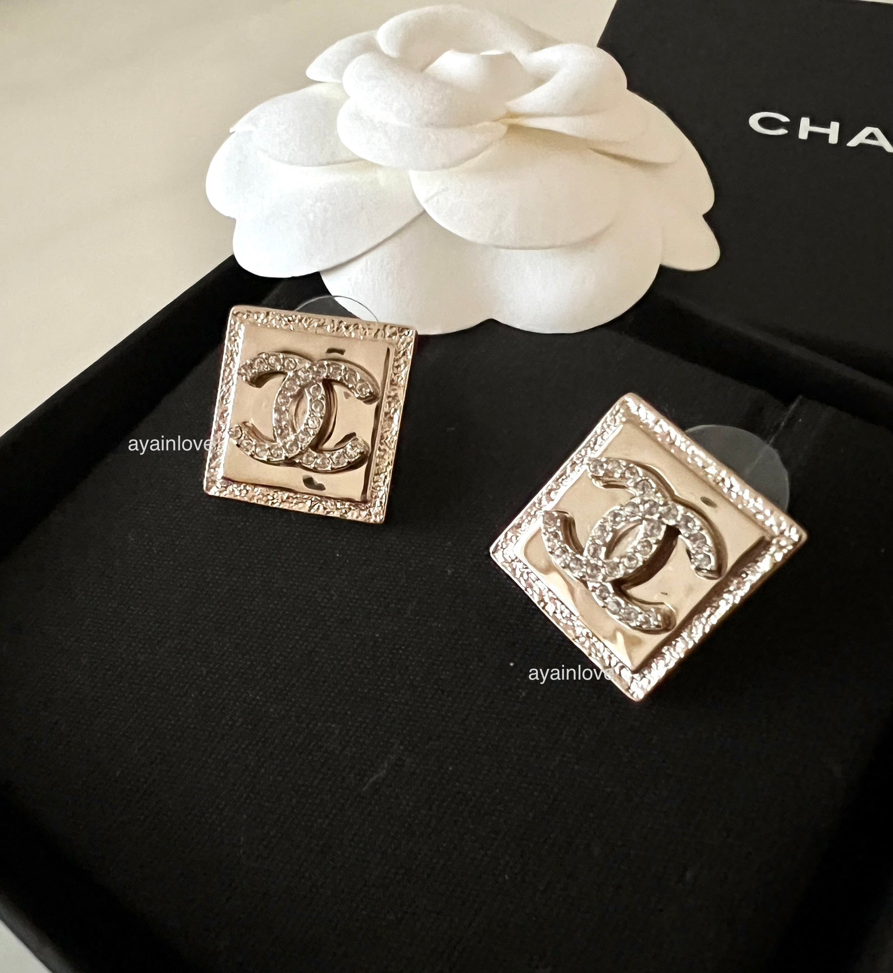NWT 23P Chanel Classic CC Logo Gold Crystal & Heart Stud Earrings