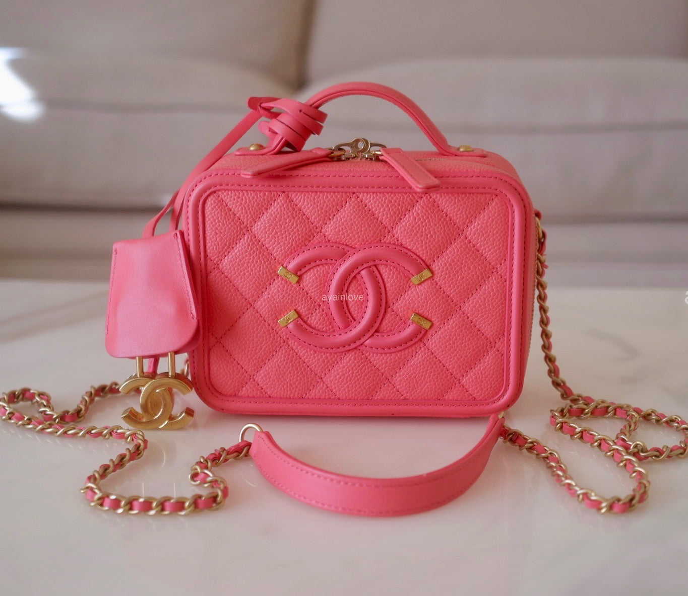 Chanel Small Filigree Vanity Case - Black Crossbody Bags, Handbags -  CHA948446