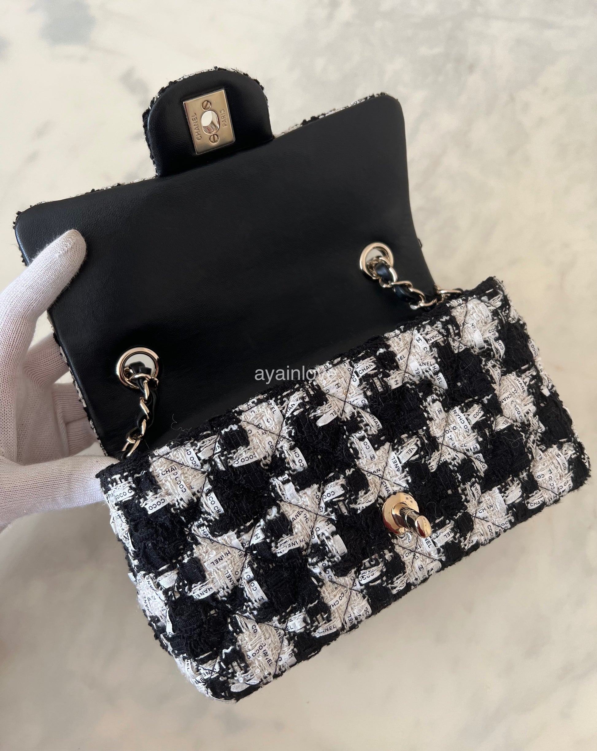 Chanel Fall/Winter 2019/2020 tweed black brown houndstooth mini flap at  1stDibs