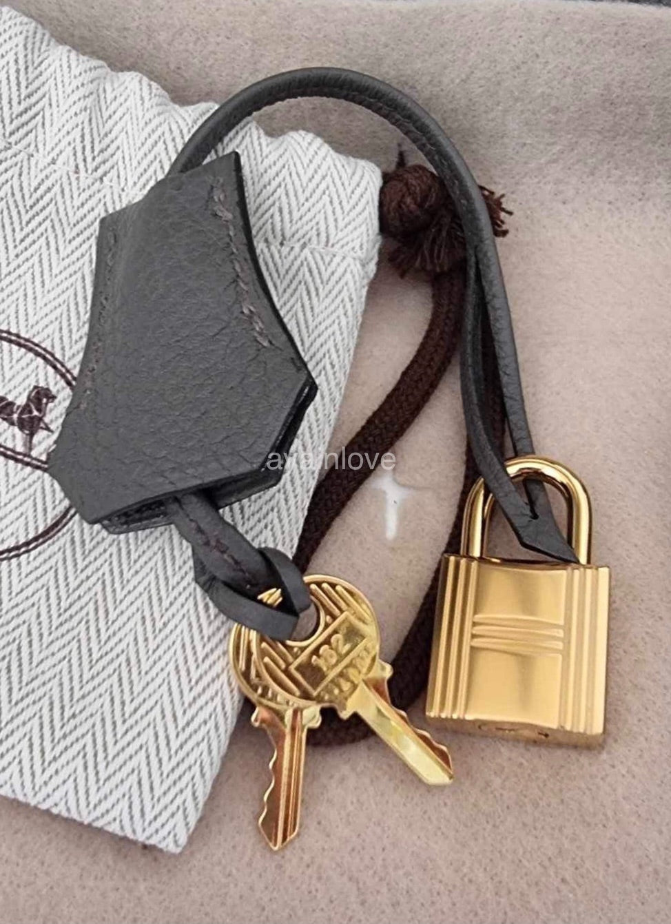 Hermès Retourne Kelly 25 Gris Etain Togo Gold Hardware – Coco