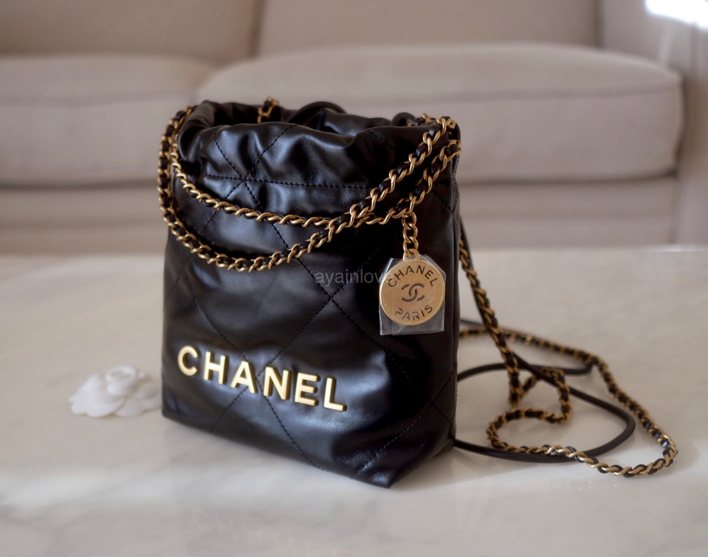NWT 23S Chanel 22 mini Handbag Shiny Calfskin Black with Gold HW