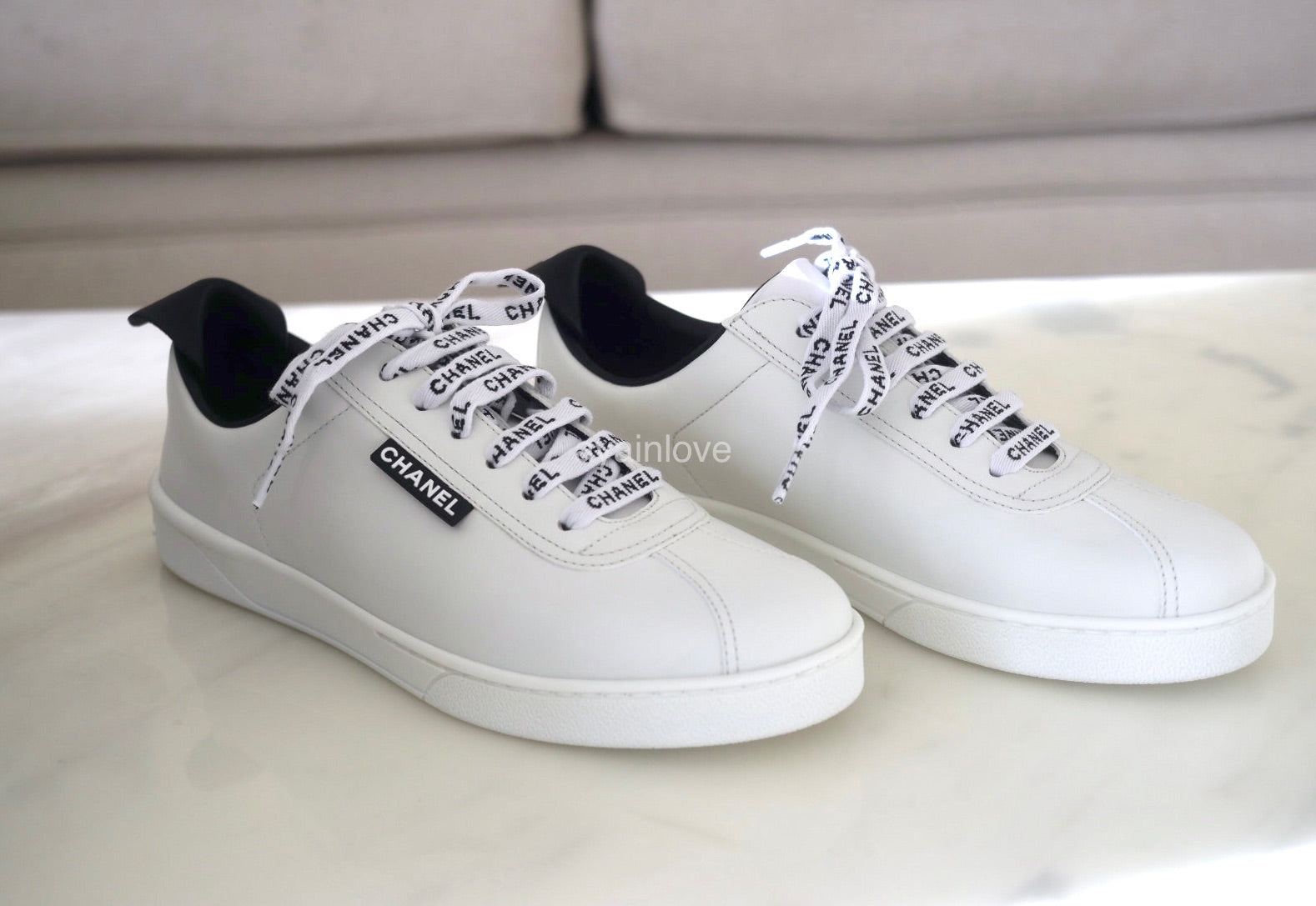 CHANEL White Leather Script CC Logo Weekend Sneakers Trainers Shoes Si –  AYAINLOVE CURATED LUXURIES