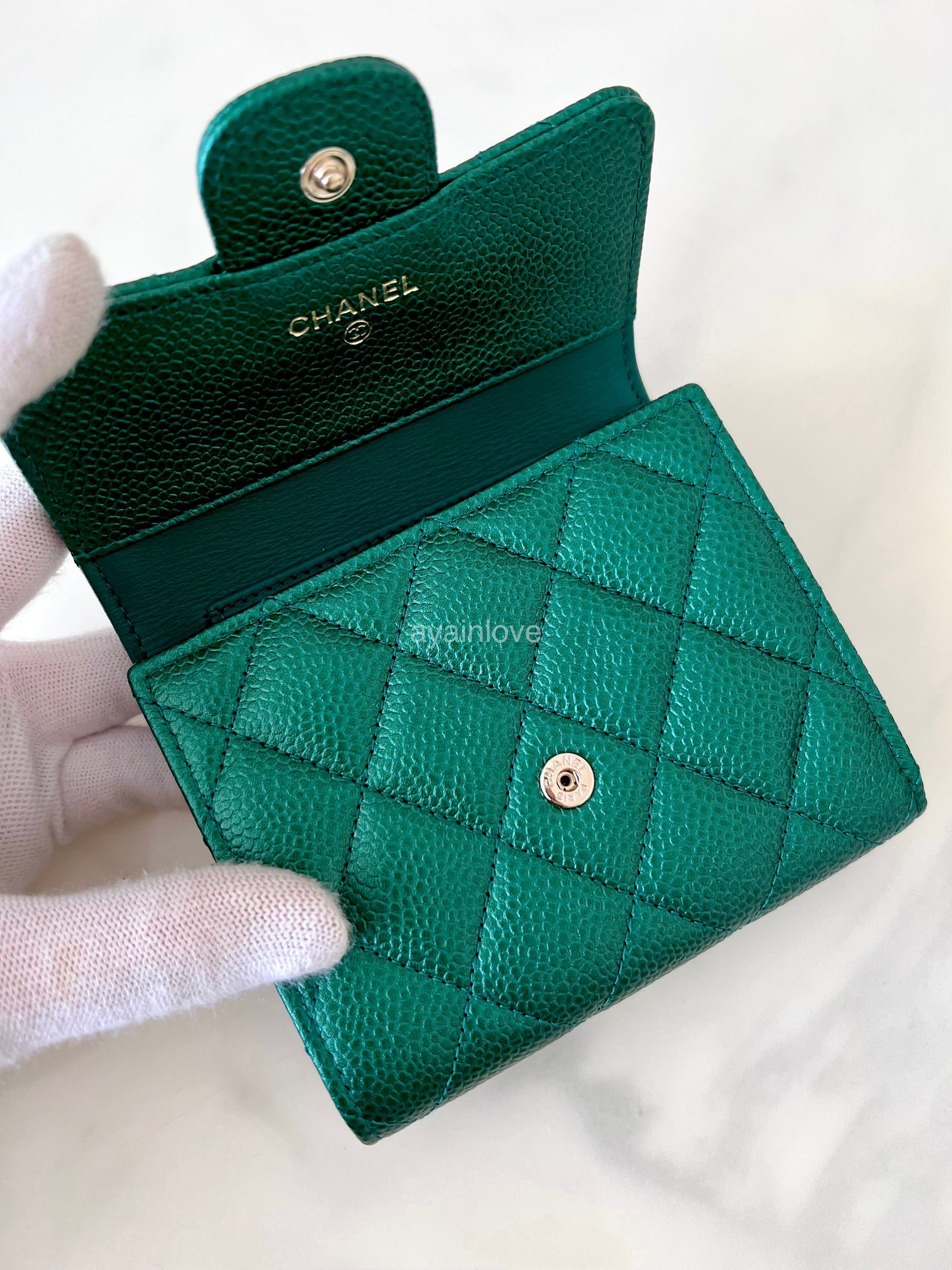 CHANEL 18S Iridescent Green Caviar Trifold Wallet Light Gold Hardware –  AYAINLOVE CURATED LUXURIES