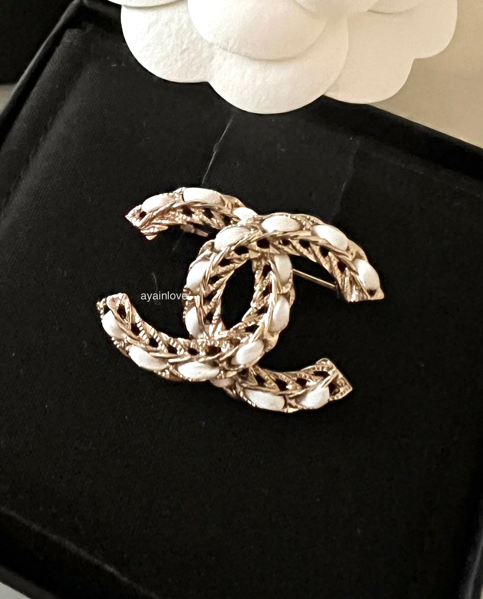CHANEL 22S White Chain Leather CC Brooch Gold Hardware – AYAINLOVE CURATED  LUXURIES